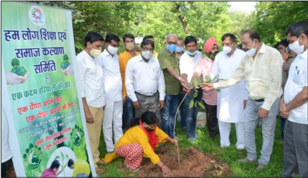 Community members planting a tree during the Green Bhopal Drive.